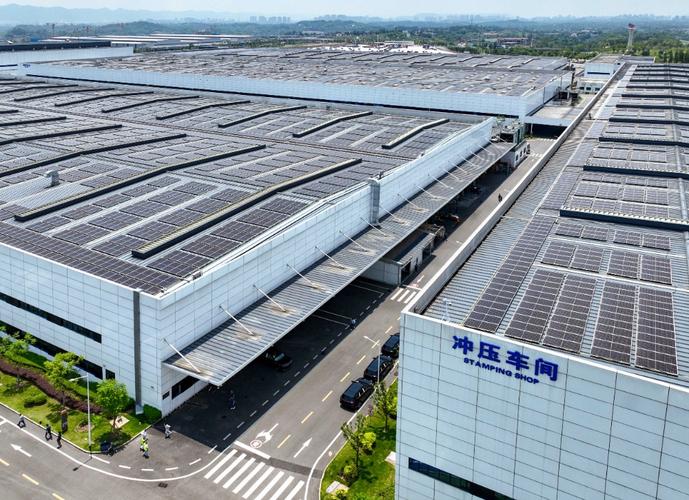 图片新闻|用新能源电造新能源车 赛力斯汽车智慧工厂"绿"意盎然